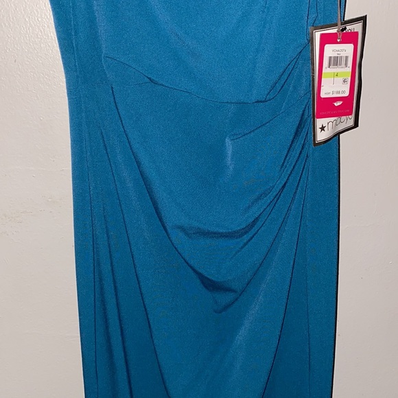 Vince Camuto Maxi Dress. - Picture 5 of 16